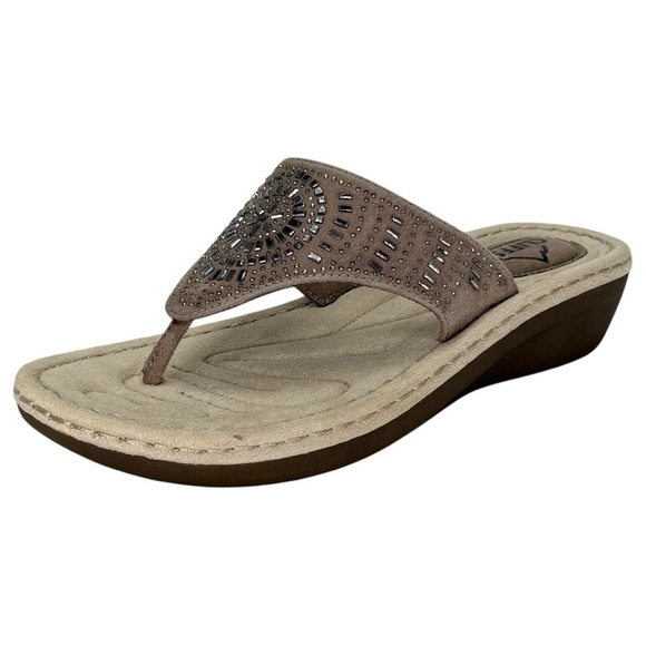 Cliffs by White Mountain Cienna Studded Womens Thong Sandals Size 7.5M - Picture 2 of 11